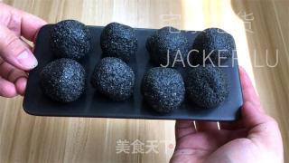 芝麻流心包，香飘四溢，柔软有弹性。的做法步骤：13