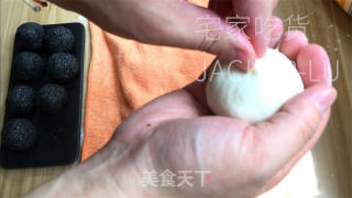 芝麻流心包，香飘四溢，柔软有弹性。的做法步骤：18