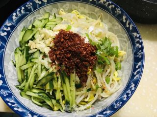 油泼辣子拌面的做法步骤：10