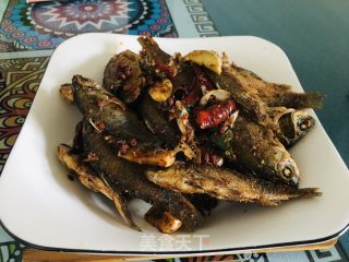 麻辣香酥鲫鱼的做法