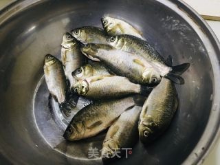 番茄鲫鱼汤的做法步骤：1