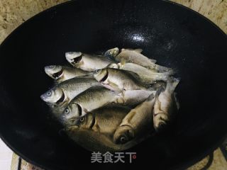 番茄鲫鱼汤的做法步骤：2