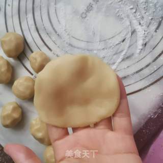 自制蛋黄月饼的做法步骤：4