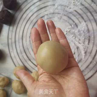 自制蛋黄月饼的做法步骤：6