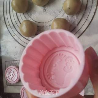 自制蛋黄月饼的做法步骤：7