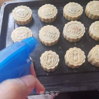 自制蛋黄月饼的做法步骤：9
