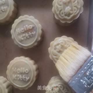 自制蛋黄月饼的做法步骤：10
