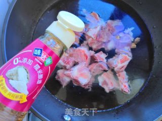 莲藕排骨汤的做法步骤：2