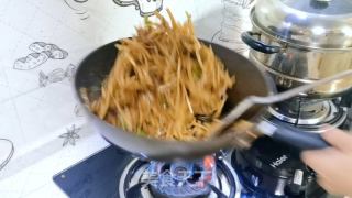 土豆丝炒肉的做法步骤：8