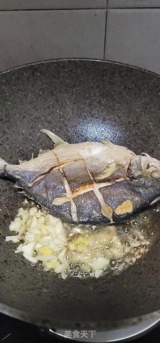 辣白菜烧鲳鱼的做法步骤：5