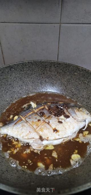 辣白菜烧鲳鱼的做法步骤：6