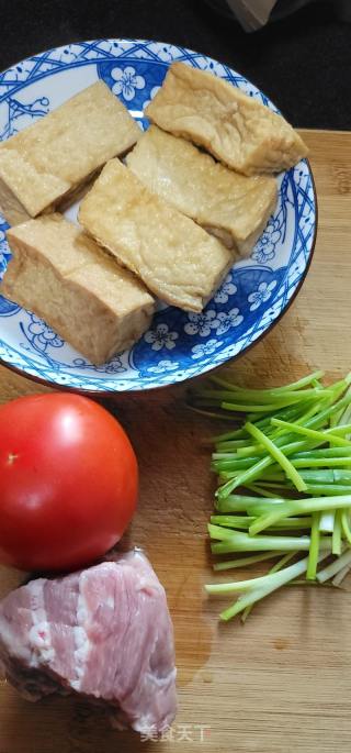 番茄豆腐烧肉的做法步骤：1