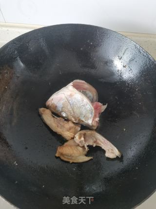 香辣鲤鱼的做法步骤：4