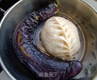 葱香虾皮拌茄子的做法步骤：2