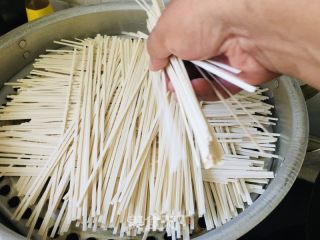 鸡肉焖面的做法步骤：3
