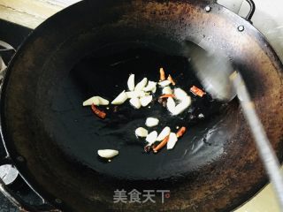 杮子椒炒五香肺的做法步骤：2