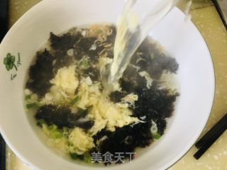 虾皮紫菜蛋花汤的做法步骤：5