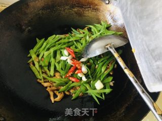 刀豆炒肉丝的做法步骤：9