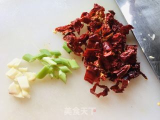 干辣椒烧南瓜的做法步骤：2