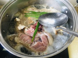 卤味肘子的做法步骤：4