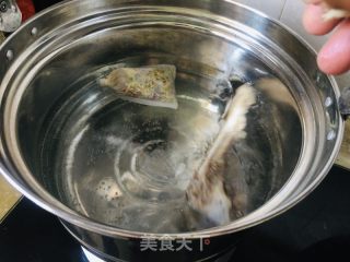 卤味肘子的做法步骤：6