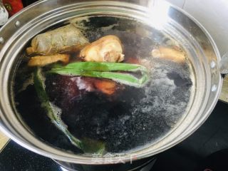 卤味肘子的做法步骤：13