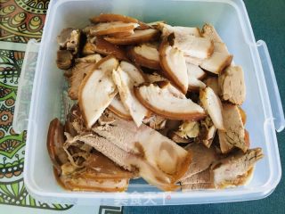 卤味肘子的做法步骤：16