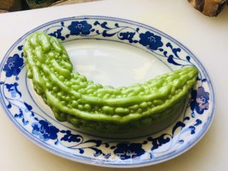 苦瓜炒鸡蛋的做法步骤：1
