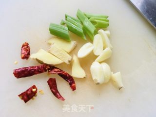 家常烧鲫鱼的做法步骤：2
