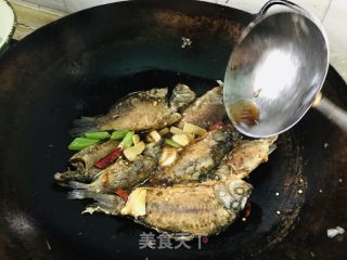 家常烧鲫鱼的做法步骤：7