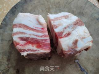 茭白秋葵炒回锅肉的做法步骤：1