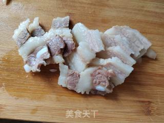 茭白秋葵炒回锅肉的做法步骤：4
