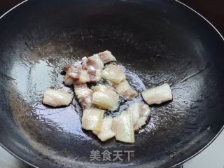 茭白秋葵炒回锅肉的做法步骤：6