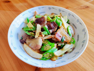 茭白秋葵炒回锅肉的做法步骤：9