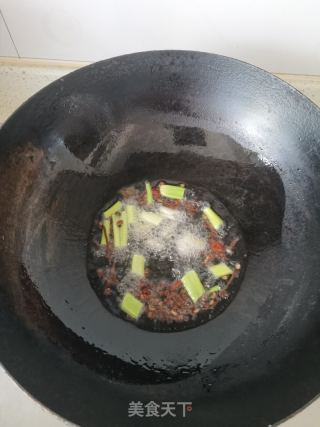 辣椒玉木耳炒肉的做法步骤：4