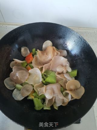 辣椒玉木耳炒肉的做法步骤：8