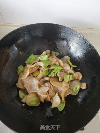 辣椒玉木耳炒肉的做法步骤：9