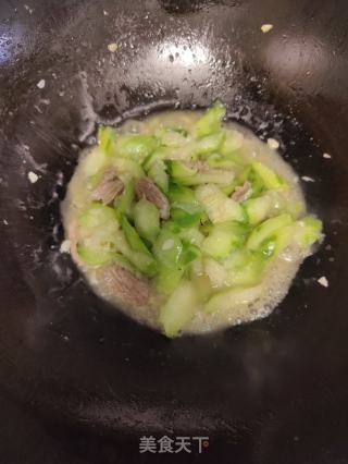 丝瓜炒瘦肉的做法步骤：5