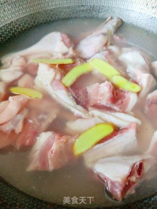 鸭肉粉丝煲的做法步骤：3