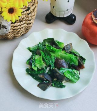 松花蛋炒油麦菜的做法