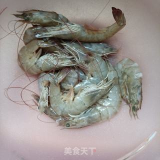 捞汁大虾的做法步骤：1