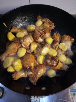 栗子炖鸡翅根的做法步骤：4