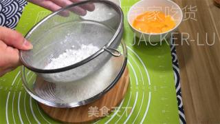 酸奶古早蛋糕，超松软抖动，像柯基臀一般可爱，口感松软清新。的做法步骤：2