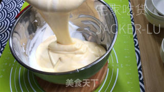 酸奶古早蛋糕，超松软抖动，像柯基臀一般可爱，口感松软清新。的做法步骤：12