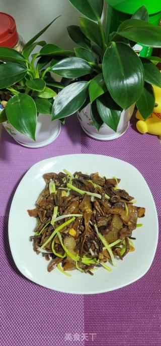 腊肉炒双菇的做法步骤：10