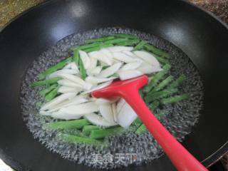 榨菜丝茭白炒四季豆的做法步骤：4