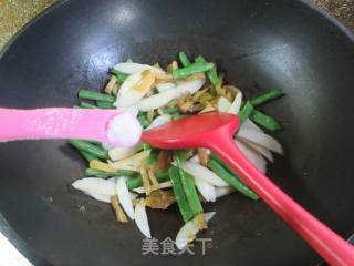 榨菜丝茭白炒四季豆的做法步骤：6