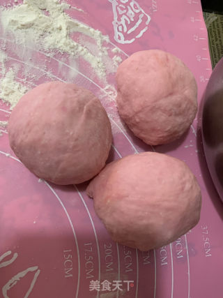 粉粉的少女心面包（手揉）的做法步骤：4