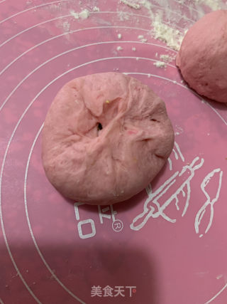 粉粉的少女心面包（手揉）的做法步骤：7