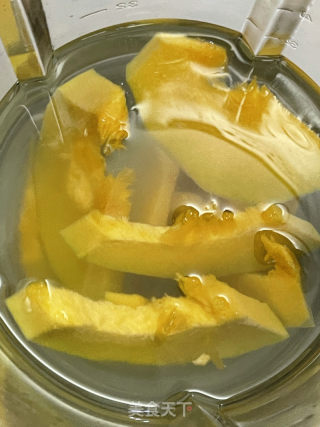 奶香南瓜汁的做法步骤：6